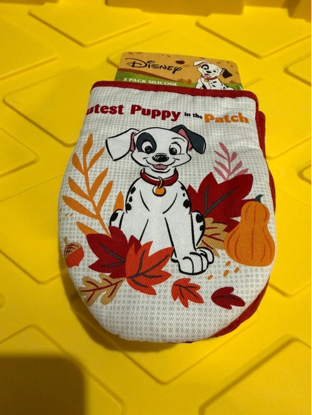 Disney 101 Dalmatians Fall Puppy Silicone Oven Mitts 2 Pack NWT